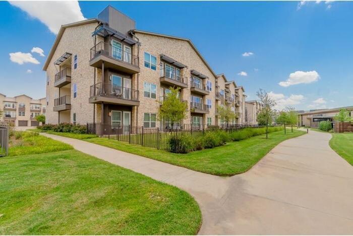 Foto principal - 11700 Luna Rd