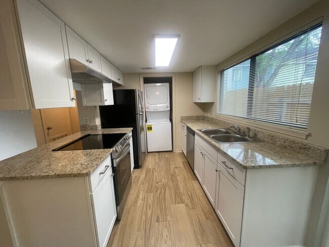 Foto del edificio - Cobblestone Beauty!