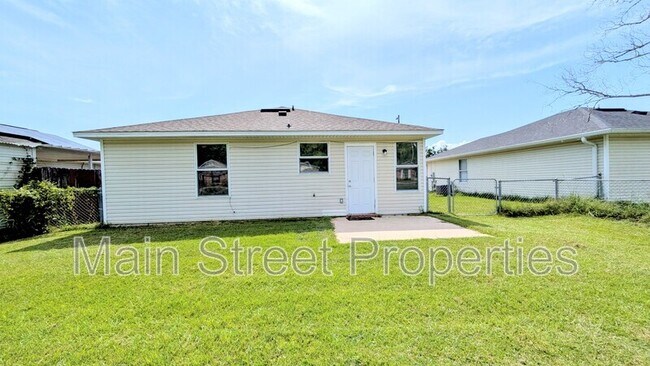 Foto del edificio - 424 Pine Crescent Way
