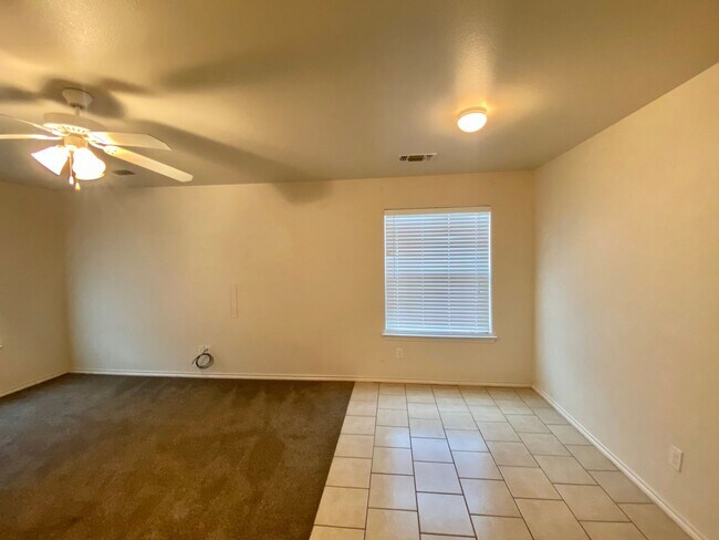 Foto del edificio - $500 off first full Months Rent. Three Bed...