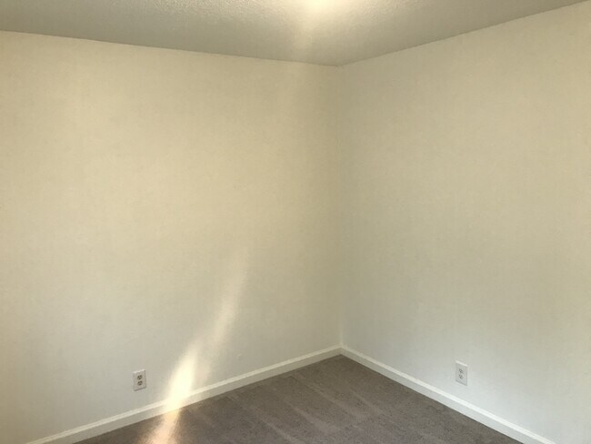 Foto del edificio - 544 Tulip Grove Rd