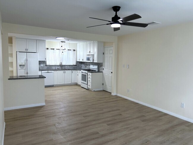 Building Photo - Newly renovated 3 bedroom home in the Nort...