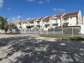 Building Photo - 2050 NE 140th St