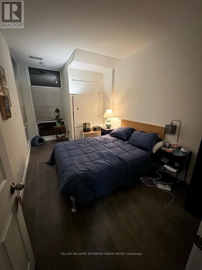 Building Photo - 1 Leaside Park Dr