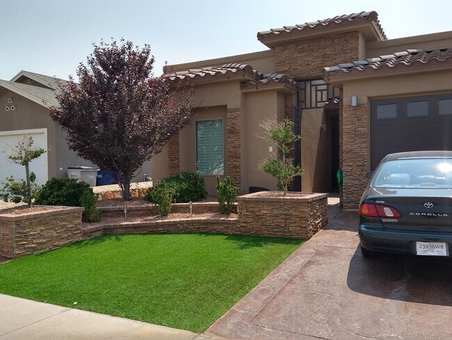 Building Photo - 14310 Loma Esmeralda