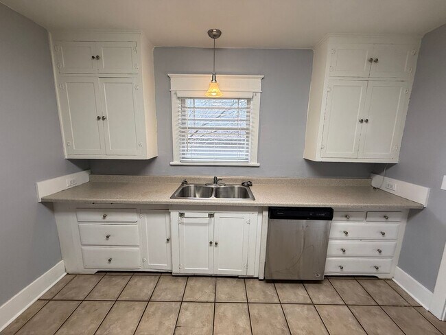 Foto del edificio - 3 bed/1 bath house