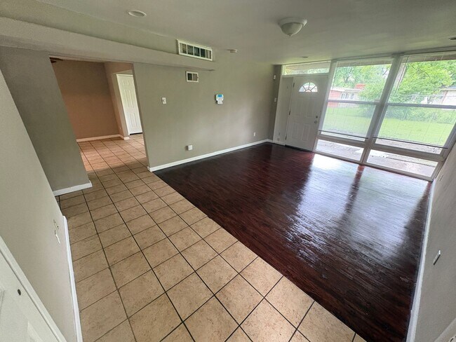 Foto del edificio - 8513 Midwood Ave