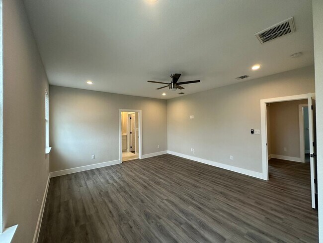 Foto del edificio - LUXURY 3-BEDROOM ALAMO HEIGHTS TOWNHOME