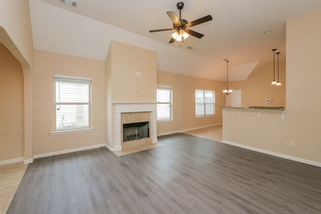 Building Photo - 6538 Ridgeview Ln