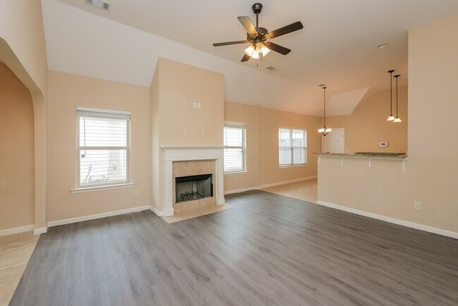 Foto del edificio - 6538 Ridgeview Ln