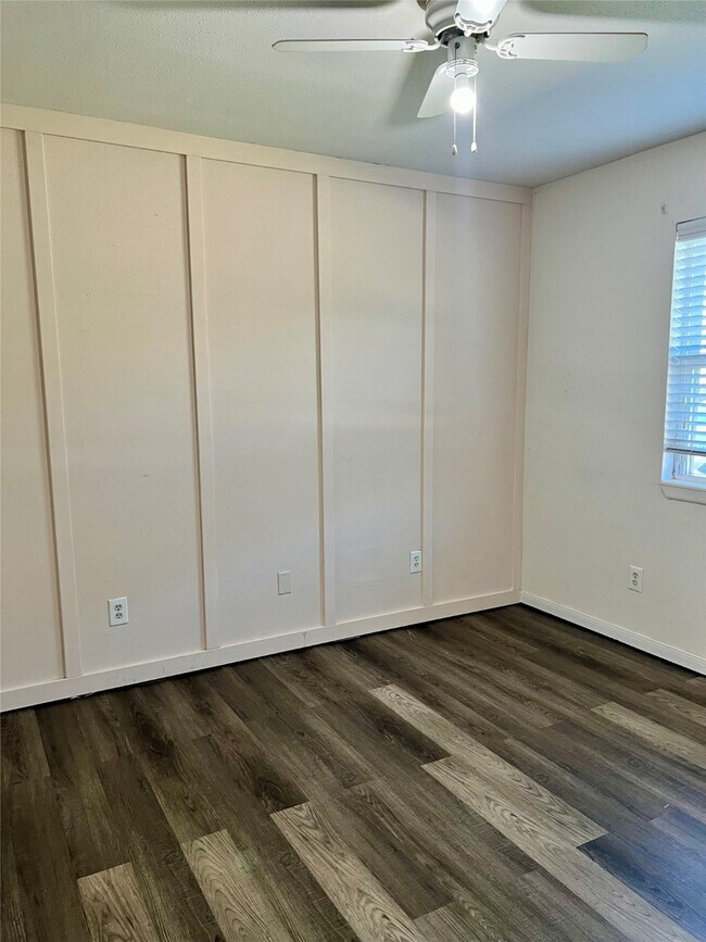 Foto del edificio - 3311 Crestmeadow Dr