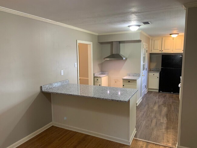 Building Photo - 1640 S Perkins Rd