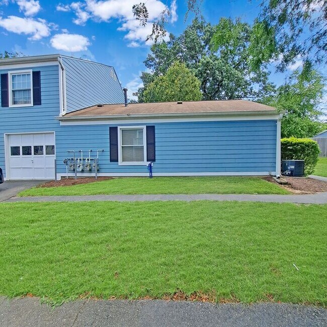 Foto del edificio - 3279 Chester Grove Rd