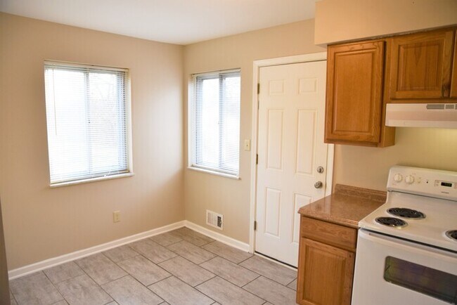 Building Photo - 1175 A Sanborn Place