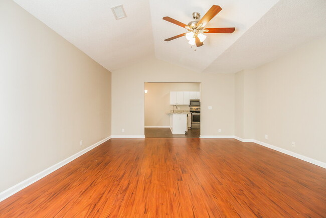 Building Photo - 1443 Rochester Dr