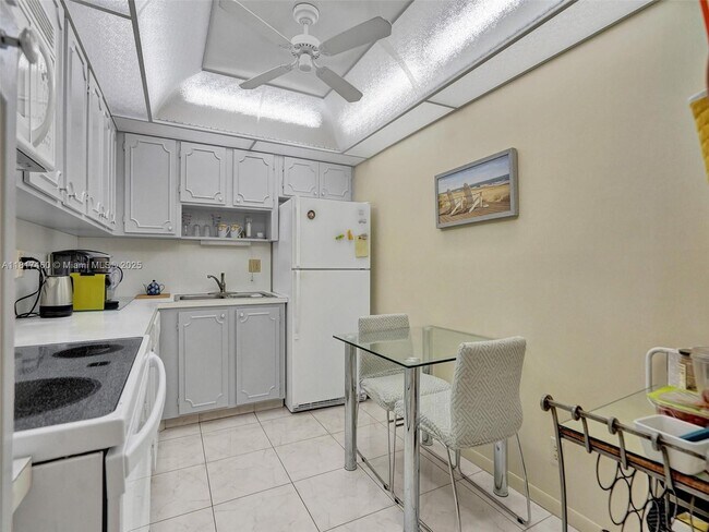 Foto del edificio - 3113 S Ocean Dr