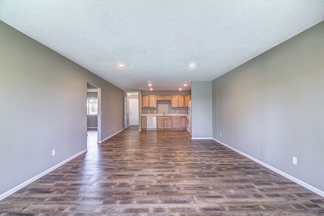 Building Photo - 2 Bedroom Town Home