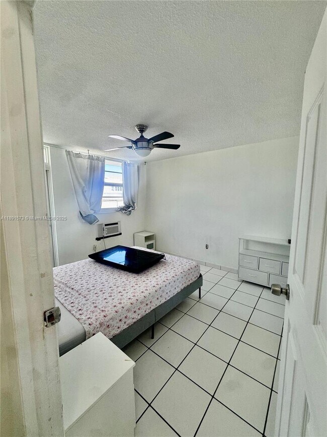 Foto del edificio - 335 Collins Ave