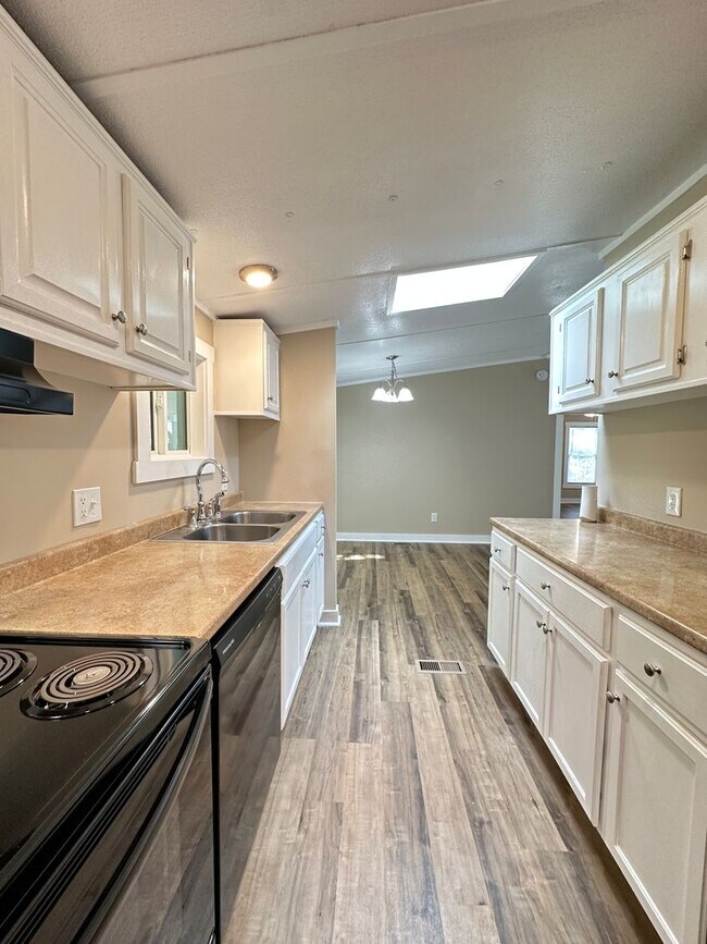 Building Photo - 3 Bedroom/2 Bathroom Home for Rent in Tang...