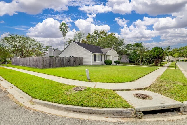 Foto del edificio - 118 Laurelwood Dr