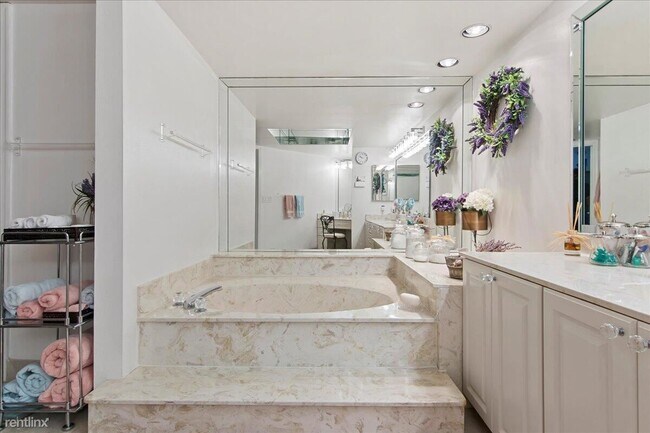 Foto del edificio - 2 br, 2 bath Condo - 800 Jeffery St Apt 205