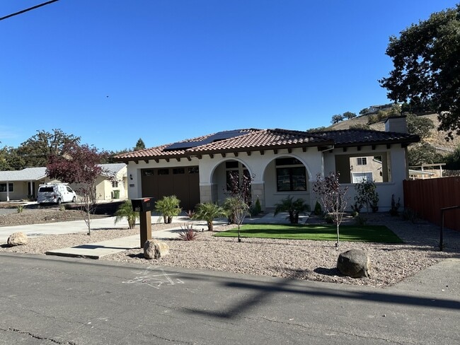 Building Photo - Gorgeous 3 Bedroom, 2 Bath Home in Rural D...