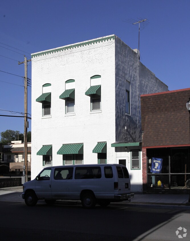 128 N 6th St, Plattsmouth, NE 68048 Apartments in Plattsmouth, NE