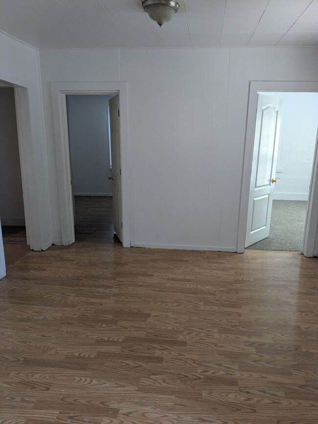 Building Photo - 811 Plum Ave