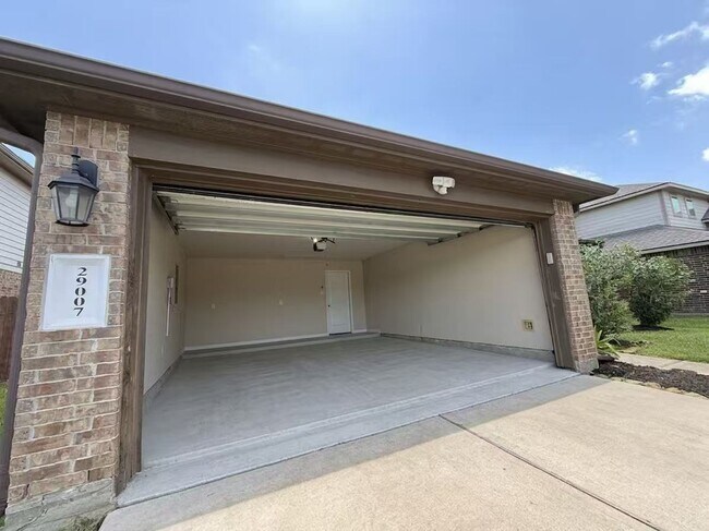 Building Photo - 29007 Jacobs River Dr