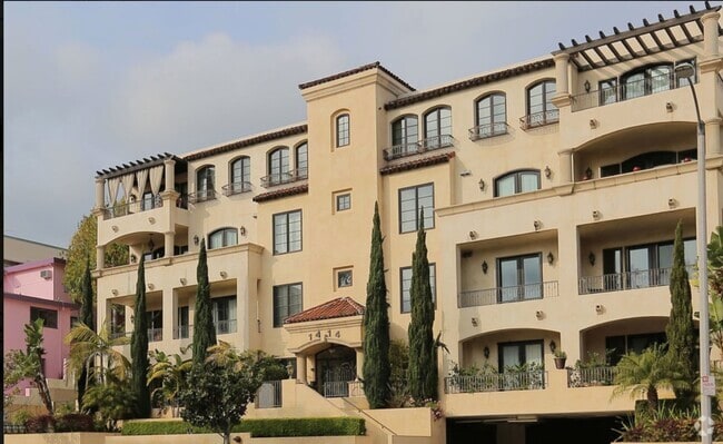 Building Photo - 1414 S Beverly Glen Blvd