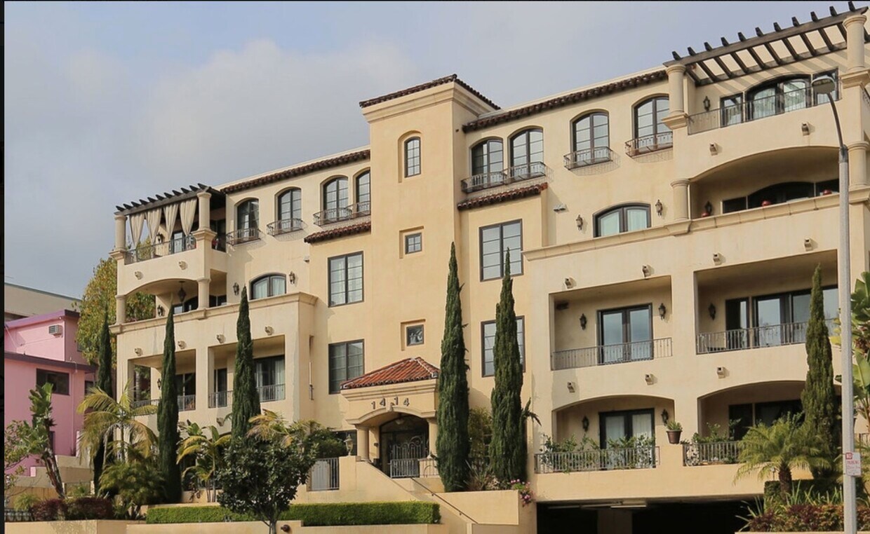 Foto principal - 1414 S Beverly Glen Blvd
