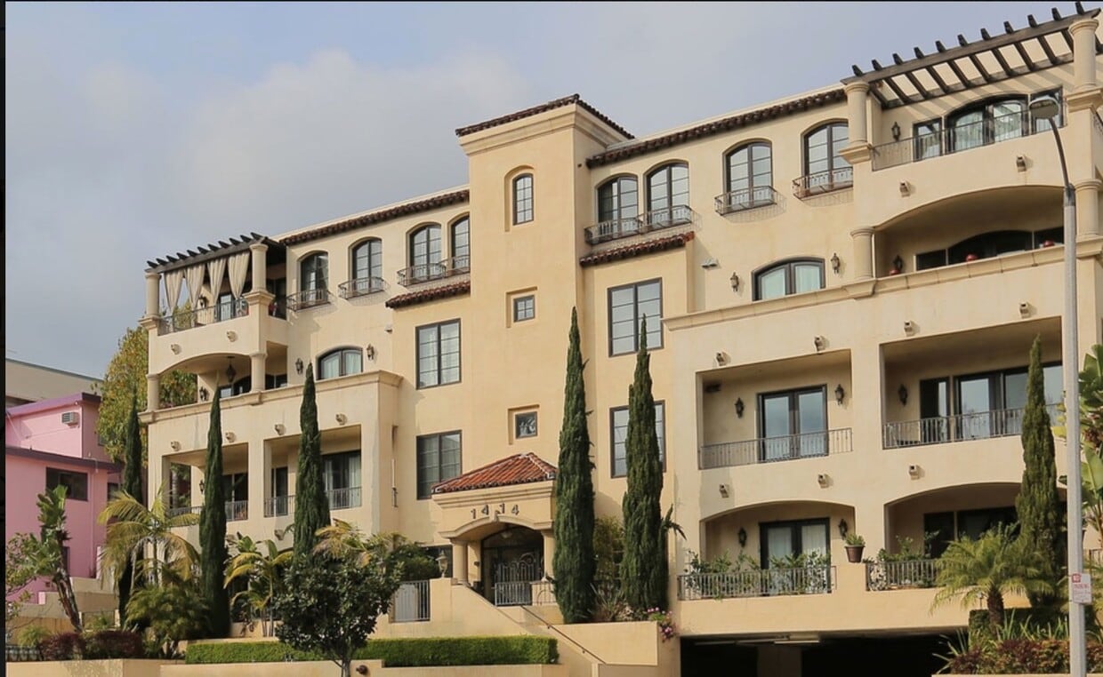 Primary Photo - 1414 S Beverly Glen Blvd