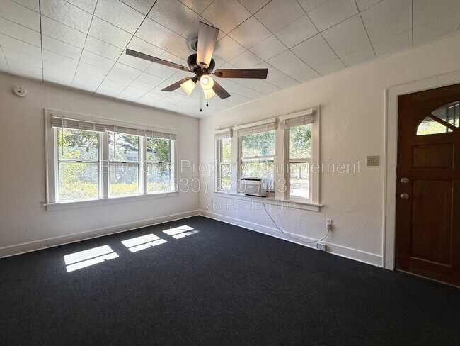 Foto del edificio - 389 E 7th St