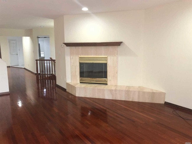 Building Photo - 33 Clubside Dr