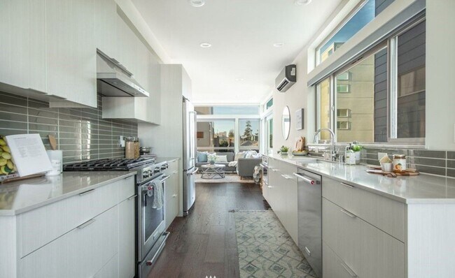 Foto del edificio - For rent - Alki Beach living - 1 block off...