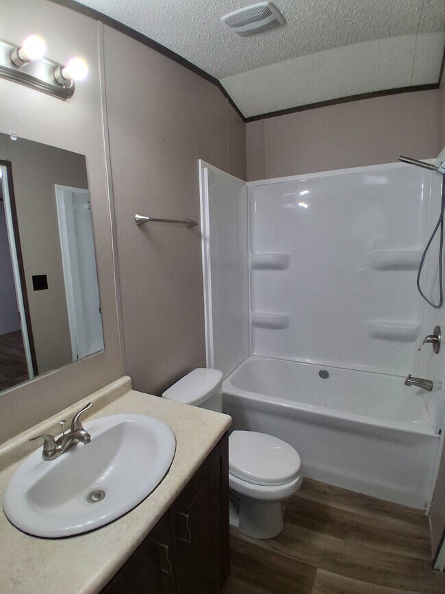 Foto del edificio - 7650 US-90