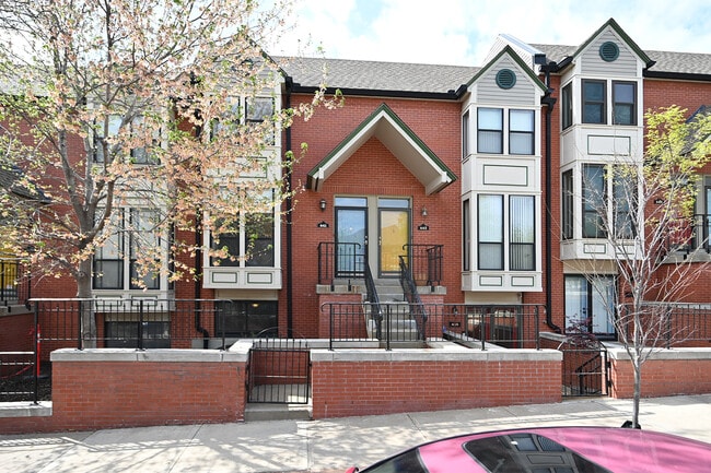 Building Photo - 441 W 10th St