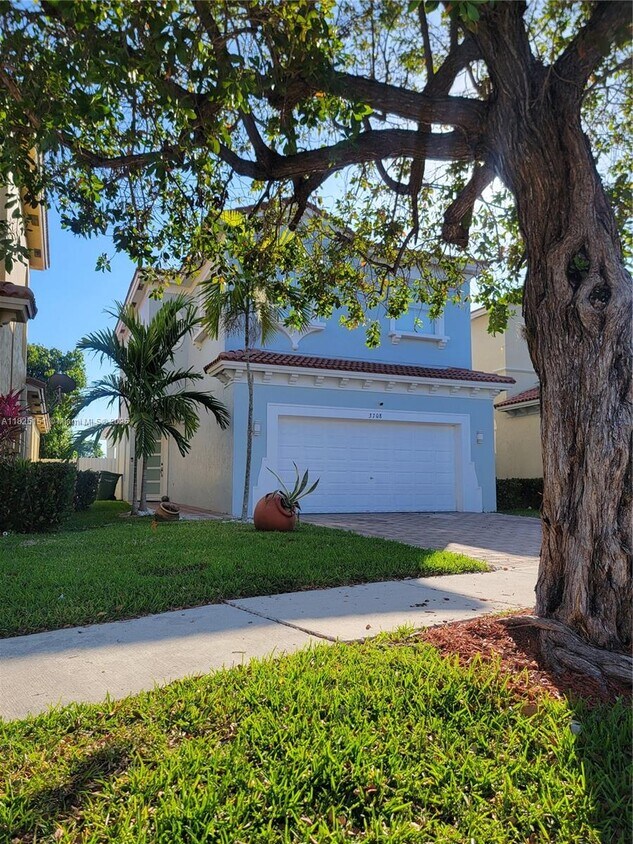 Foto principal - 3708 NE 22nd Pl