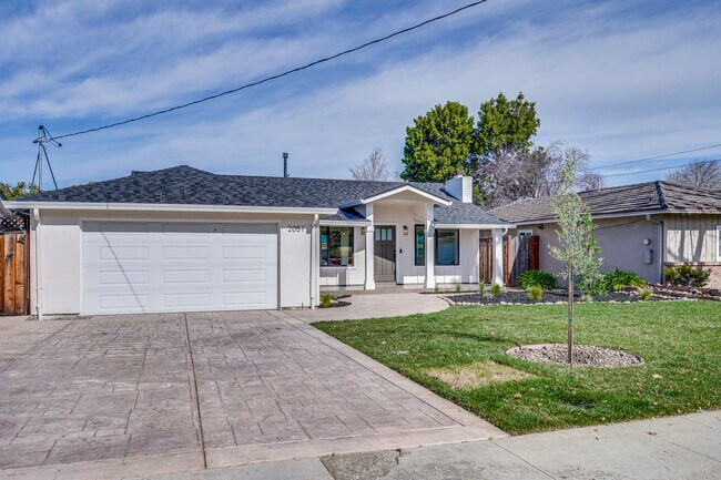 Foto del edificio - 2051 Randolph Dr