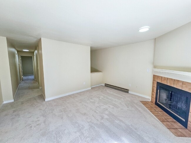 Building Photo - Coming Soon. Floor Level 2bed/2bath condo....