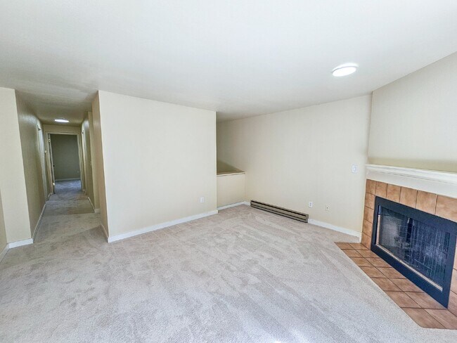 Foto del edificio - Coming Soon.  Ground level condo near Microsoft Campus! New Paint, New Carpet, and updates throug...