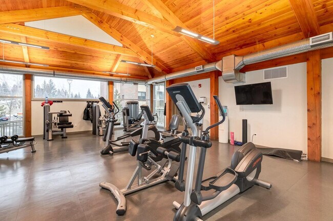 Photo du bâtiment - Glenmore Gardens Townhomes & Coachhomes