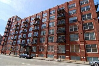 Building Photo - 420 S Clinton St