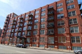 Building Photo - 420 S Clinton St