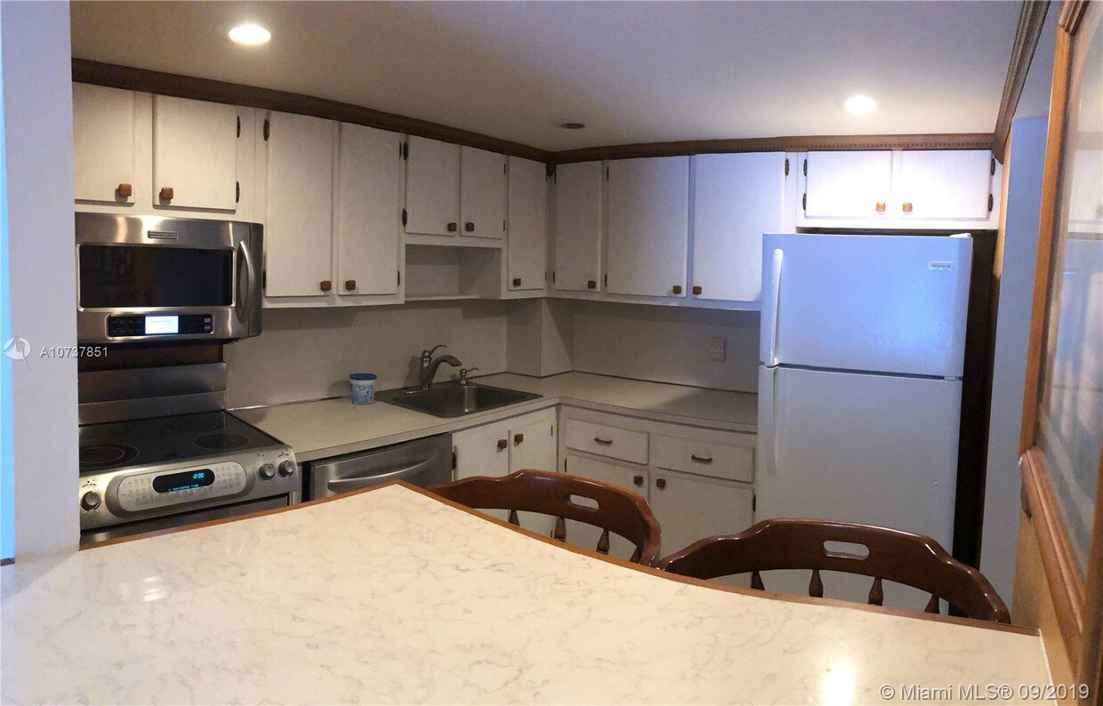 16950 W Dixie Hwy Unit A124, North Miami Beach, FL 33160 Condo for