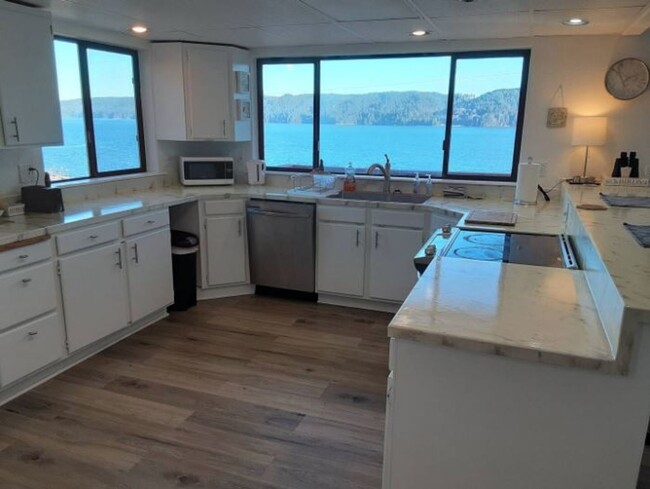 Building Photo - The expansive Hood Canal View is at your f...