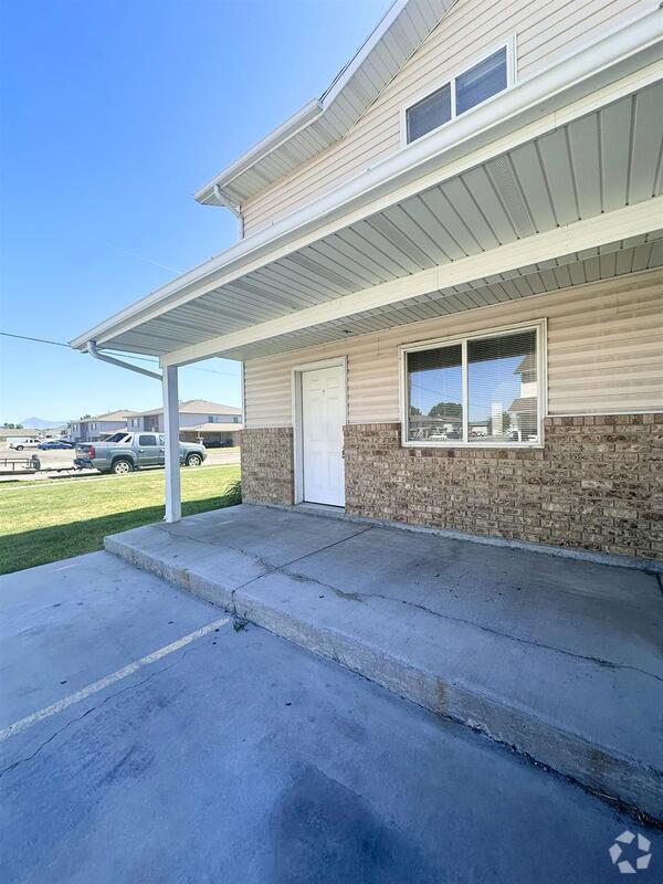 Building Photo - 585 W 350 N
