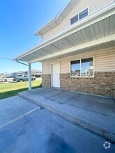 Building Photo - 585 W 350 N