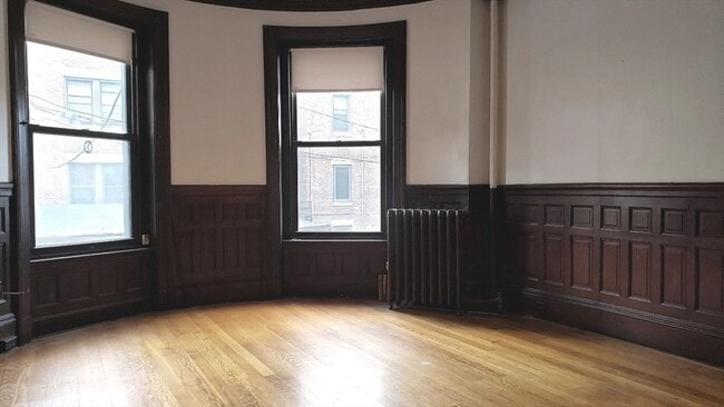 Building Photo - 924 Beacon St