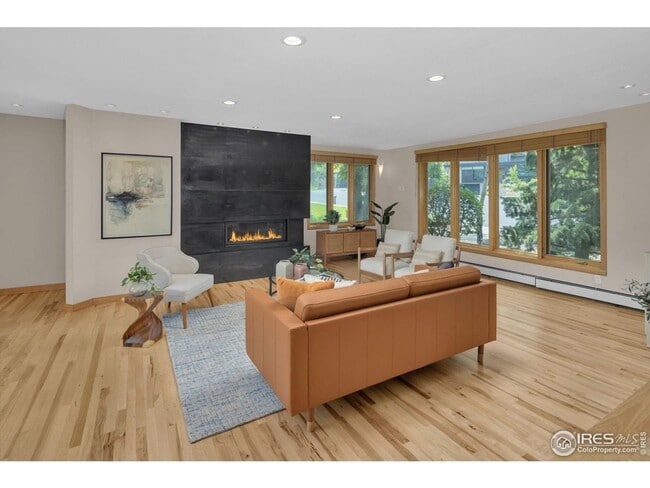 Building Photo - 4 Bed + Office & Loft 3 Bath Home In Table...